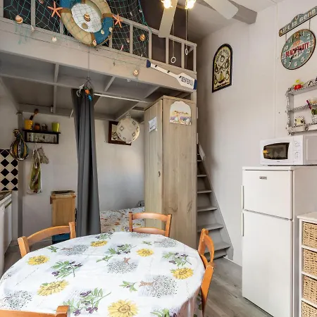 アパート Studio For 4 With Mezzanine